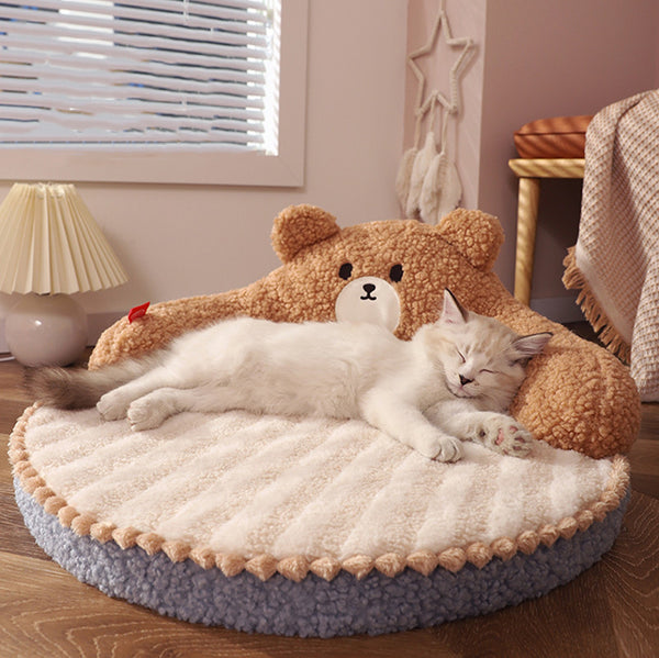 Warm Plush Cat Bed – Cozy Winter Nest